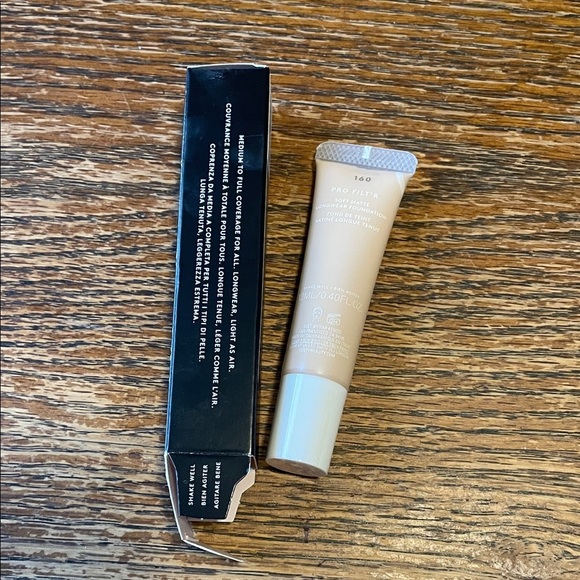 Fenty Beauty Pro Filt'r Soft Matte Foundation - Tan - Picture 2 of 4